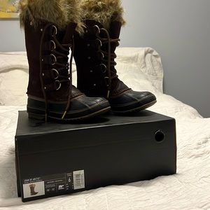 Brown Sorel Size 6 waterproof snow boots